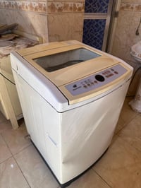 ديوان قنفة • غسالة ملابس • غرفة نوم