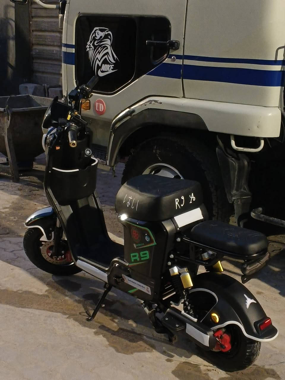 دراجه R9 مديل 2026 مكفوله من شخط جديده اخذتها صار  شهر رايدها ب 500الف وبيها مجال العنون البصره البراضعيه يم بوابة القصور الرئاسيه  الشراي يراسلني هنا ***********
