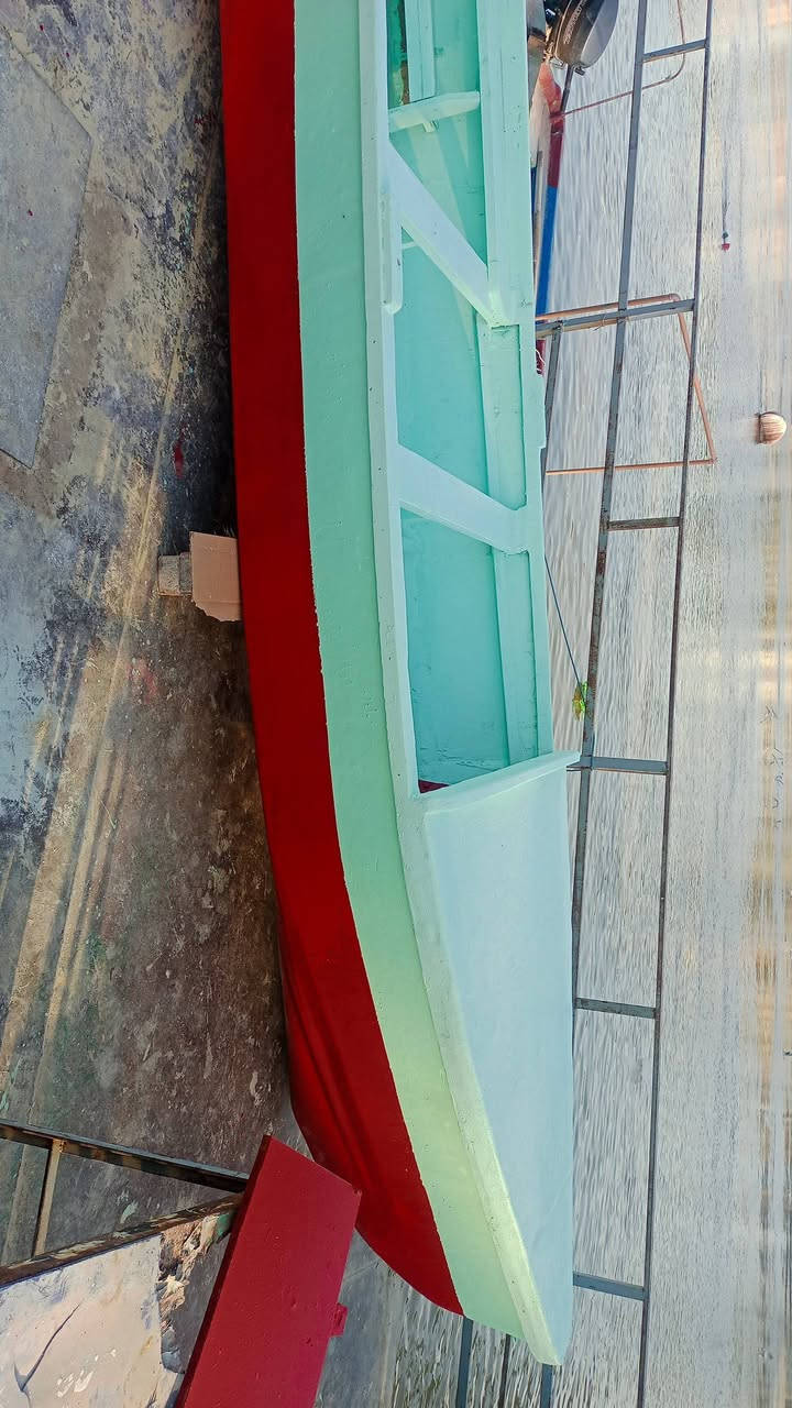 بلام فايبر كلاس للبيع طول 5 ونص متر عرض 140 بغداد تصليح فقط بغداد الاستفسار ***********
