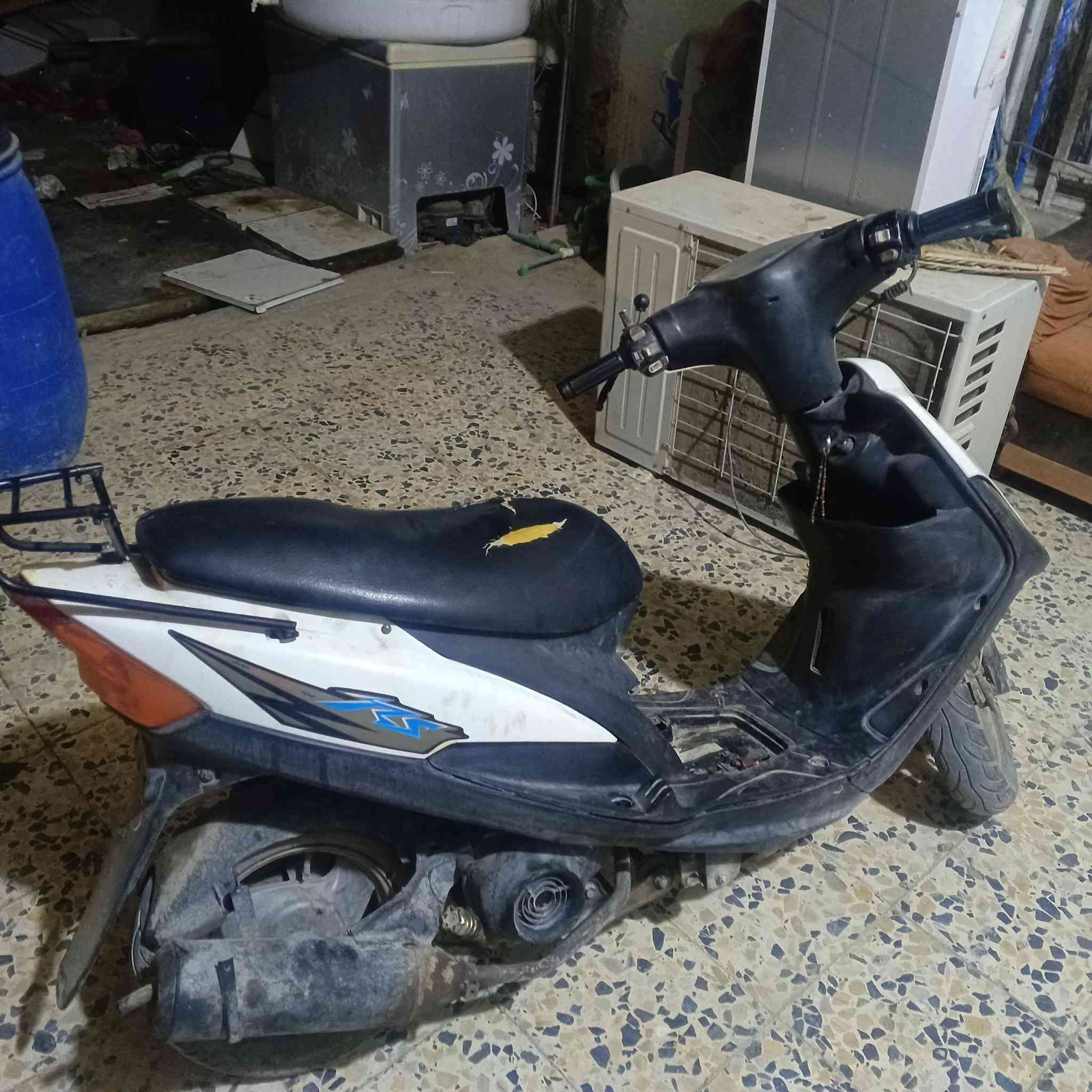 دراجه ماكس للبيع العنوان البصره لبهادريه دراجه مجفته مره وحده السعر 450
***********
