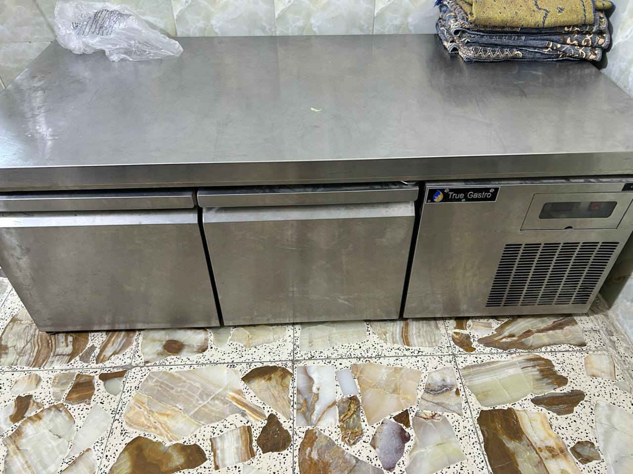 سلام عليكم غراض كوفي للبيع +ميوزه وكراسي بغداد
***********
