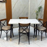 ميز طعام • سطح خشب • كراسي جلد