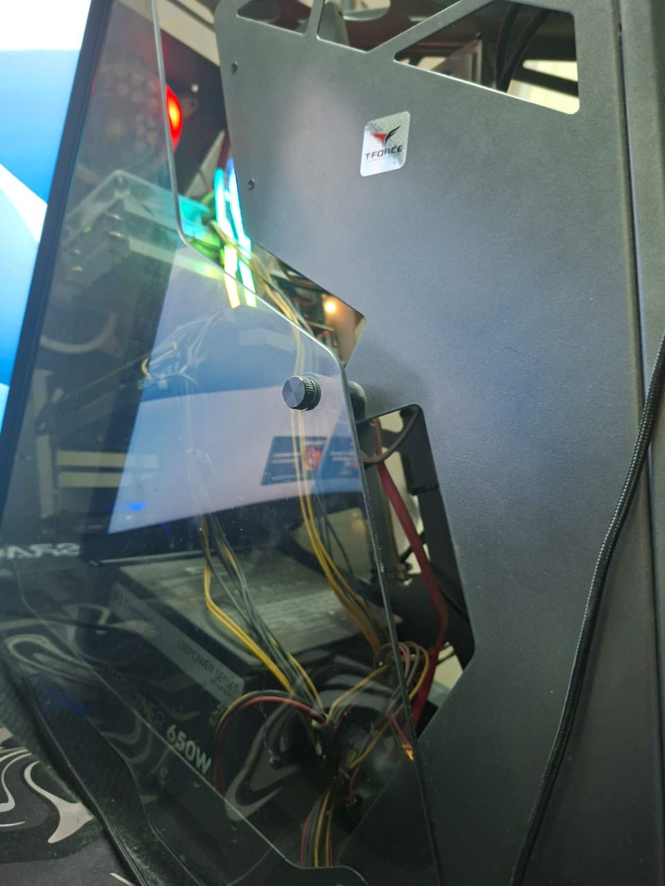 السلام عليكم تجميعه مرتبه ونظيفة للبيع
مواصفاتها:

ً

Case Zeus (5 Fans Rgb control) 

I5 9600K

مبرد هوائي rgb 

Abconcore white ct407w

MB MSI Tomahawk ATX z390

Ram 16 2*8 T-Force RGB

ssd 128 laxer

HDD 1t  blue 7200

RTX 2070 Super Pny 8GB 

PowerSuplay 650W thermaltelk

Pci wi-fi 6G

للاستفسار خاص رجائا فقط للجادين


**إذا كنت صاحب هذا الإعلان وتريد حذفه لأي سبب، رجاءا أرسل رسالة إلى الدعم الفني**