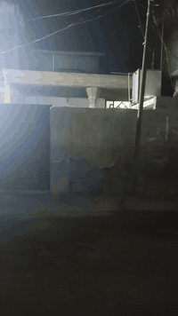 مشتمل المساحة 120 متر الموقع بلدروز اكسيرات شارع بيت شلاكه قرب ملعب منصور لاستفسار على هذه رقم *********** السعر خاص
