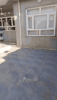 السلام عليكم بيت للبيع 
 بحي التأخي الاولى قرب جامع الرحمن مساحة البيت 165 متر  البيت كله كاشي مرتب غرفتين نوم وهول وغرفة معيشة ومطبخ واستقبال  البيت  مكانه كلش مرتب 
 السعر 42 مليون قفل 
***********
