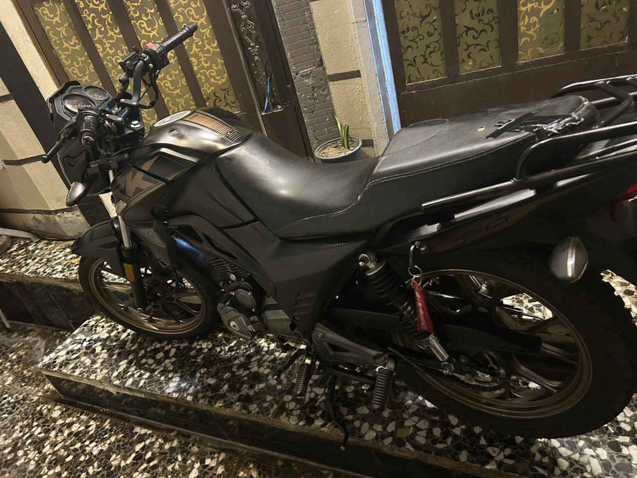 دراجه Rk موديل2023 موقمه وكامله ورقم وسنويه باسم الشركه رايدها مليونين وميتين (***********)
