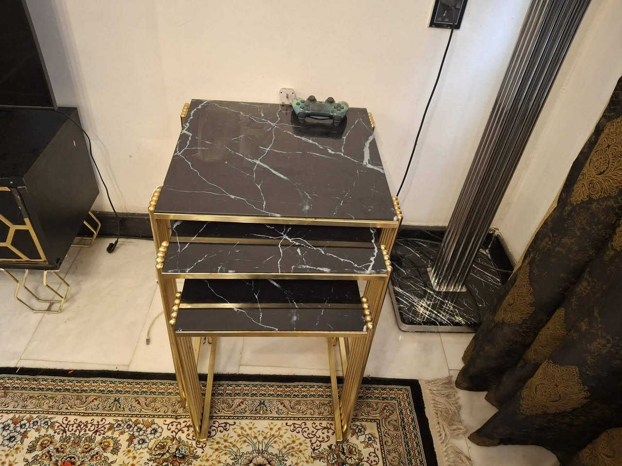 للبيع تخم قنفات ٧ نفرات + طبله وسطيه و ممكن تصير ميز تلفزيون + سيت طبلات وسطيه متينه بسعر ٤٠٠ قفل مستعجل على البيع .
***********
