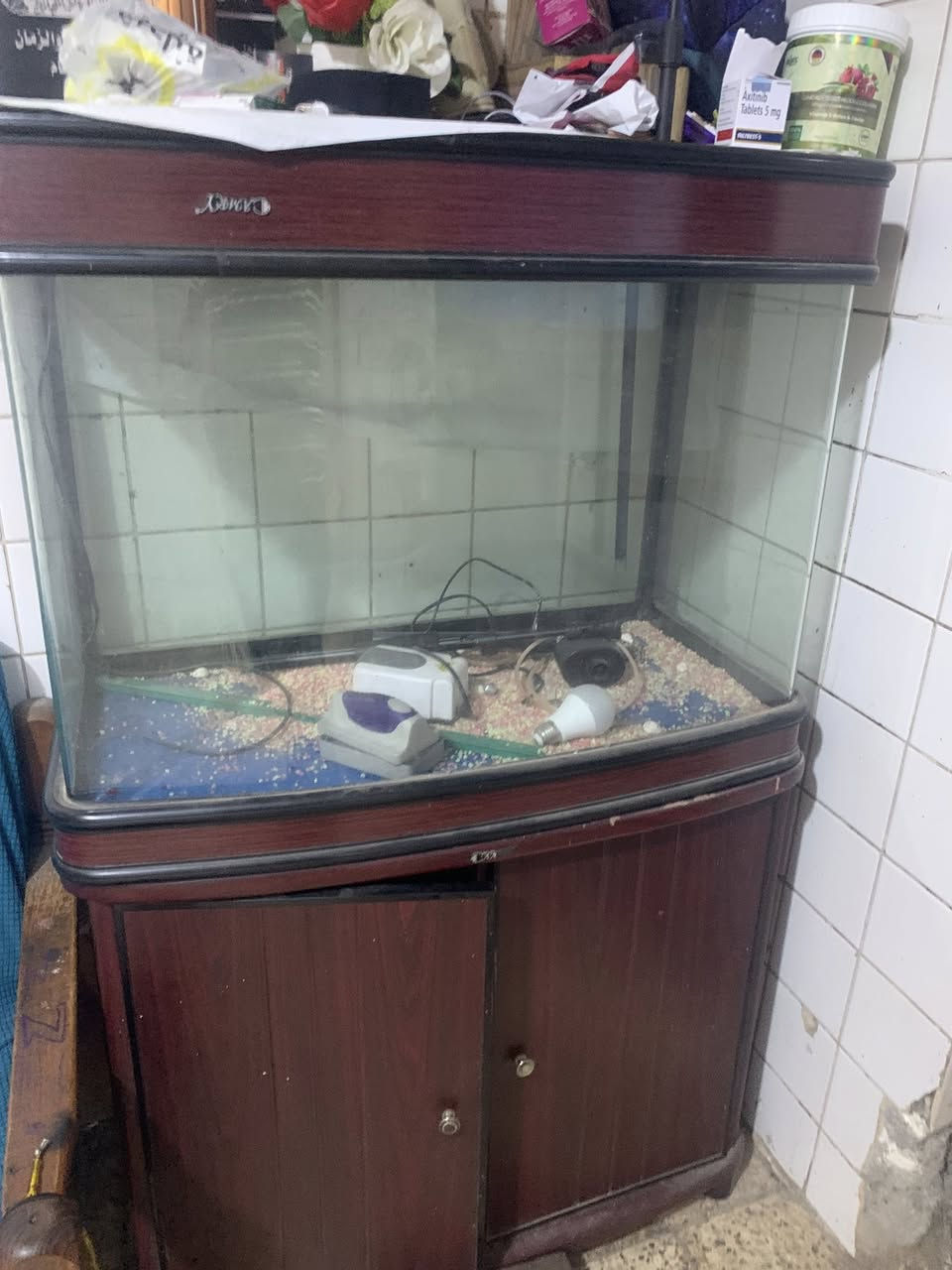 السلام عليكم هذا حوض اسماك زينه مستعمل شي قليل 
السعر 250 /‭0770 864 8030‬)
