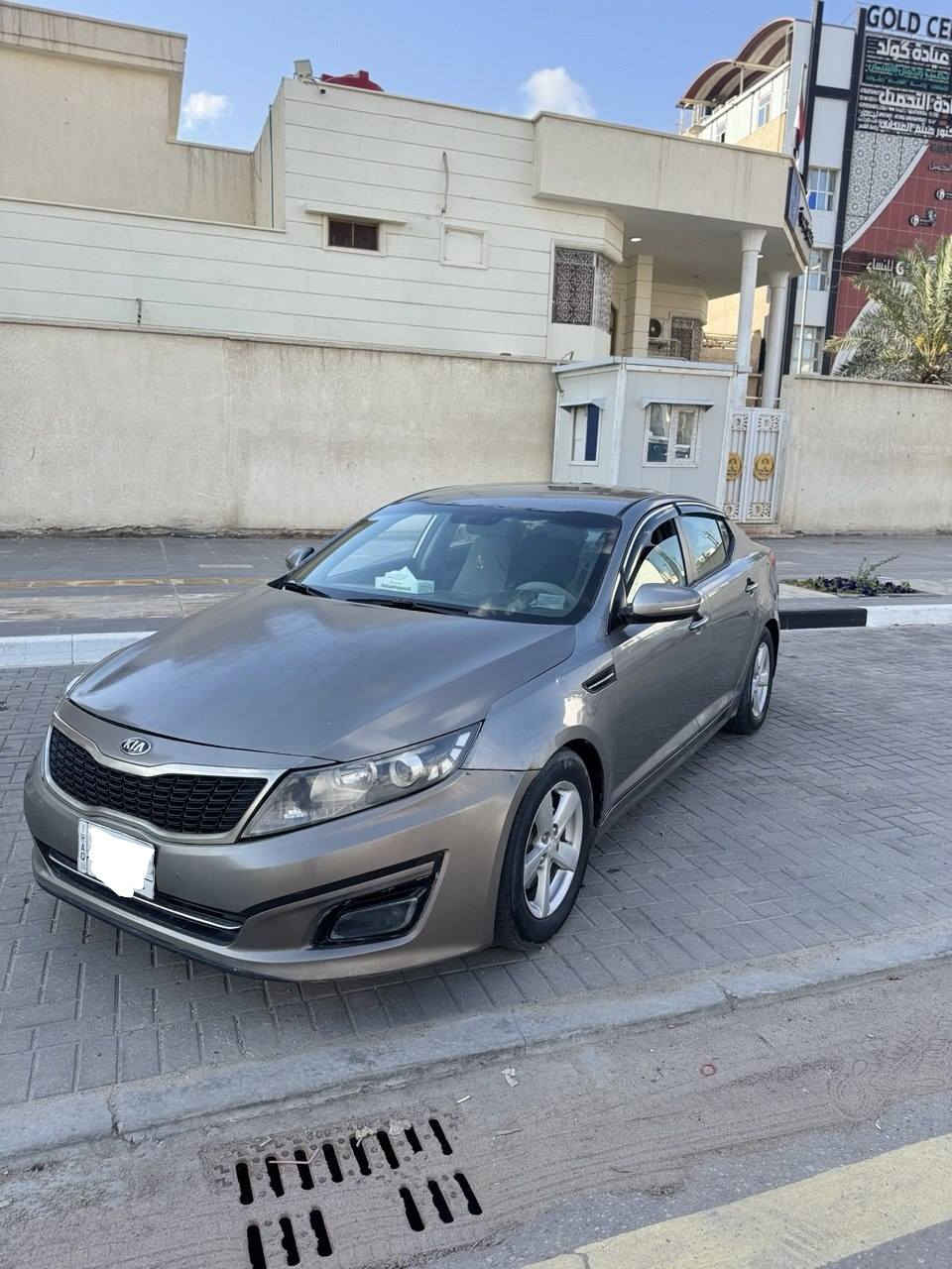 السلام عليكم كيا اوبتيمه ٢٠١٤ وارد أمريكي سياره نظيفه وجاهزه حادثه بنيد  مواصفات تحكم ستيرن حساسات كامره شاشه كشنات كهرباء تبريد خلفي ويل كب محرك ٢٤٠٠ رقم ذي قار مشروع 2027 تحويل مباشر راعيه بالبصره  سعر 95 وبيهة مجال *********** العنوان البصره
