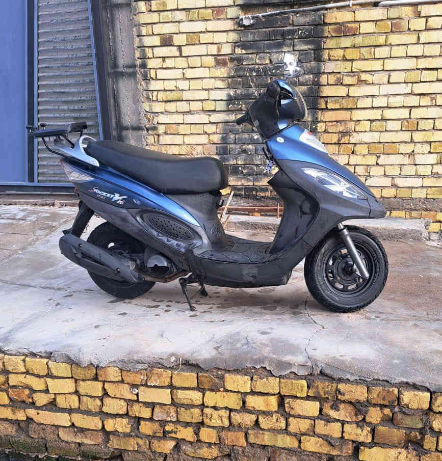 السلام عليكم دراجه كامكو V2 
موديل 2013 دراجه مكفولة كفاله عامه دراجه جاهزه صارلها اقل شهر من طالعه من الرمبه سعر 850 وبيها مجال قليل .أو مراوس. ب كامكو 
رقمي للتواصل عبر الهاتف***********
