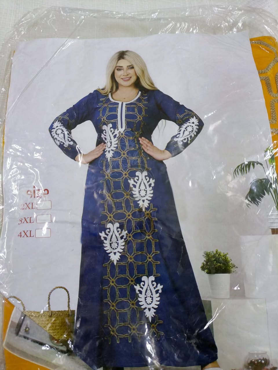 سلام عليكم تصفيه مخزن ملابس نسائية تركسود متوفر أكثر من 1500 درزن عرض خاص سعر درزن فقط 55 الف رقم تواصل ***********
