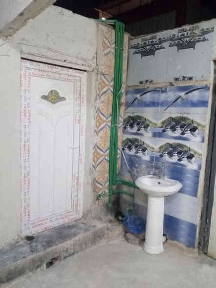 يالله معروض لدينا بيت للبيع 100 مامي طابق ونص عكاده نضيف حي شهداء المربع الاول قرب جامعة العين السعر 125 للاستفسار مكتب نور الرافدين ***********
