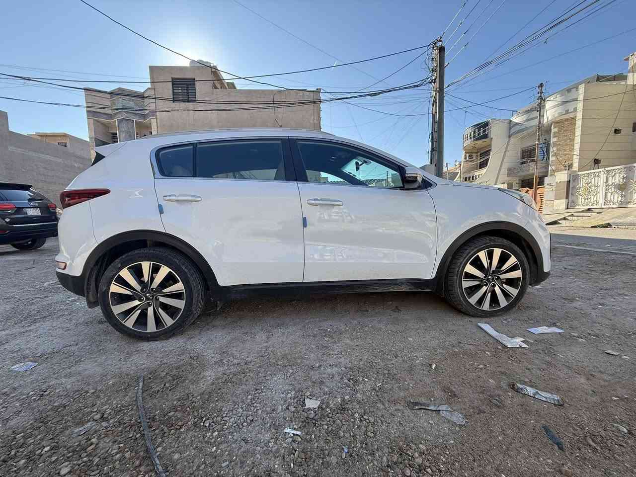 سبورتج 2018 خليجي
ماشيه 106 الف كيلومتر
محرك 2000 دوش
رقم اربيل باسمي
هزه جديده قبل كم يوم سويتها
بيها بنيد مصبوغ اثر طابوكه واكعه عليه بدون اي ضرر داخلي فقط البنيد تضرر وتبدل ونصبغ وعندي صوره الضرر
وبارد كلش بسيط بالصندوك ماشره عليه بالاحمر
كير ومحرك مكفول
داخل عسلي
اشاير بالمري
السياره نظيفه 
السعر 177 ورقه وبيها مجال بسيط 
مكان السيارة بغداد السيديه
الرقم ***********
