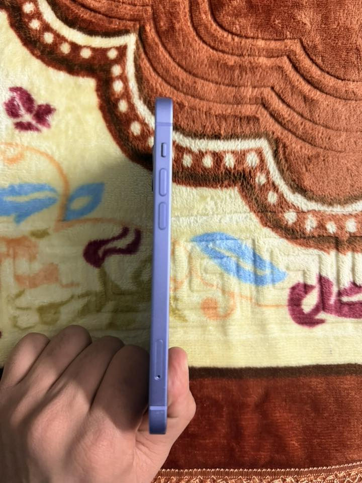 سلام عليكم ايفون ١٢عادي وكالهه جديد ممفتوح ابد بطارية ٨٣ ذ١٢٨ شرق اوسط تلفون لوز كدامكم سعر ٢٨٠مكاني بغداد الكاظميه ***********
