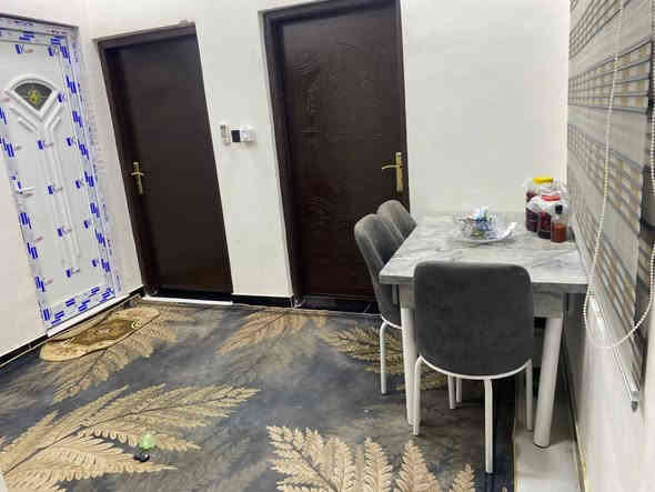 يتوفر بيت المساحة ١٠٠ ركن علا شارعين رئيسيات 10 متر
بناء جديد طابوك سكف كونكريت البيت شغل درجه اولى الموقع شط العرب باب الهواء قرب المدرسة طابو ملك صرف زراعي بسم عراقي سند ٢٥ 
للأستفسار اكثر ***********
السعر ٦٣
