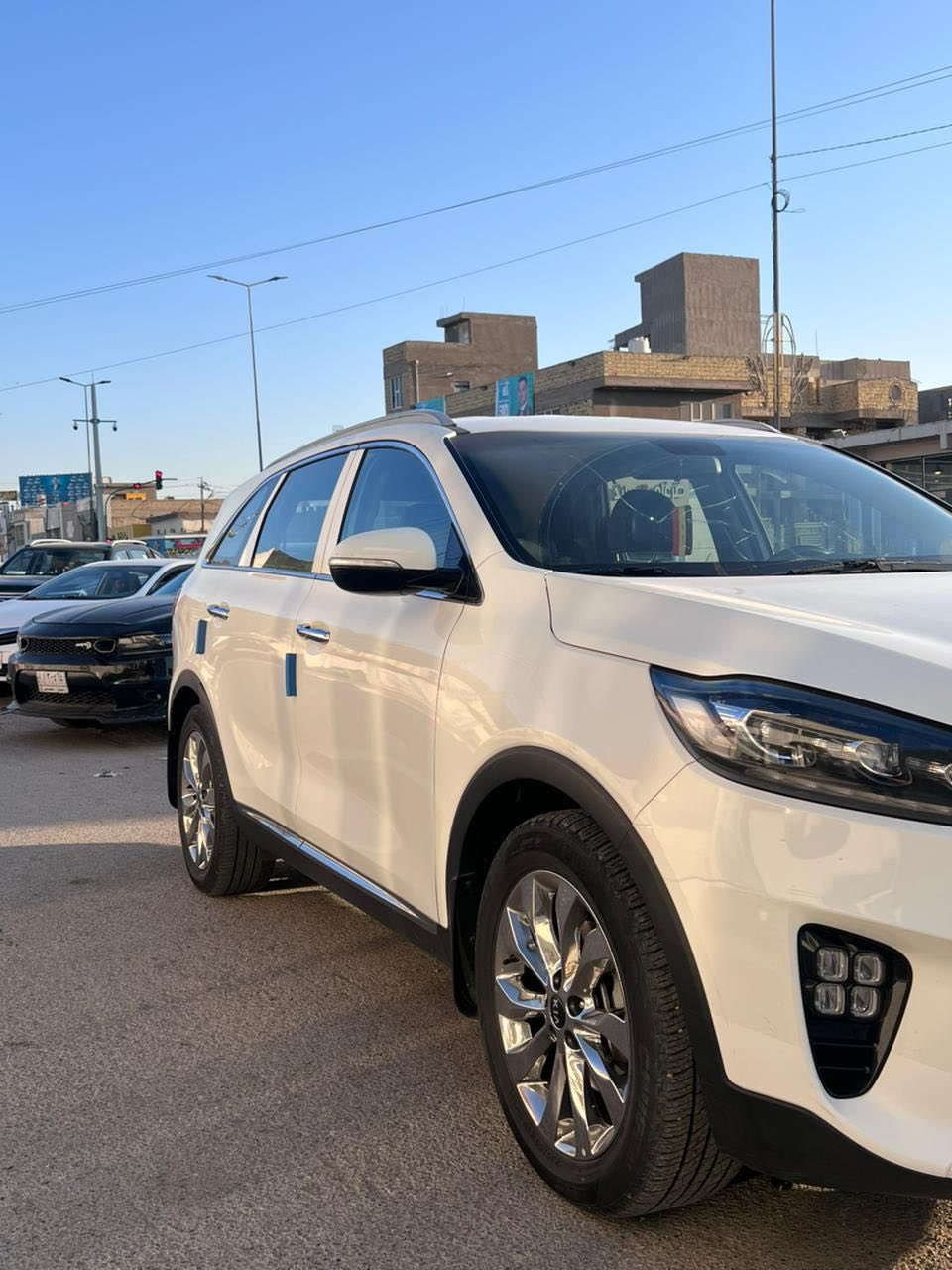 السلام عليكم
كيا سورنتو موديل 2020 خليجي ماشية 93 الف 

محرك سته سلندر v6 كشنات كهرباء 3 قطع تبريد تحكم ستيرن كامل جي بي اس خرائط طرق حساس امامي خلفي شاشة كبيرة وكامرا دواره مري شفط ويل 20 تخم تاير جديد 

والسونار داخل المنشور 

مكان السيارة مركز الكوت وهذا رقم صاحب السياره ***********
