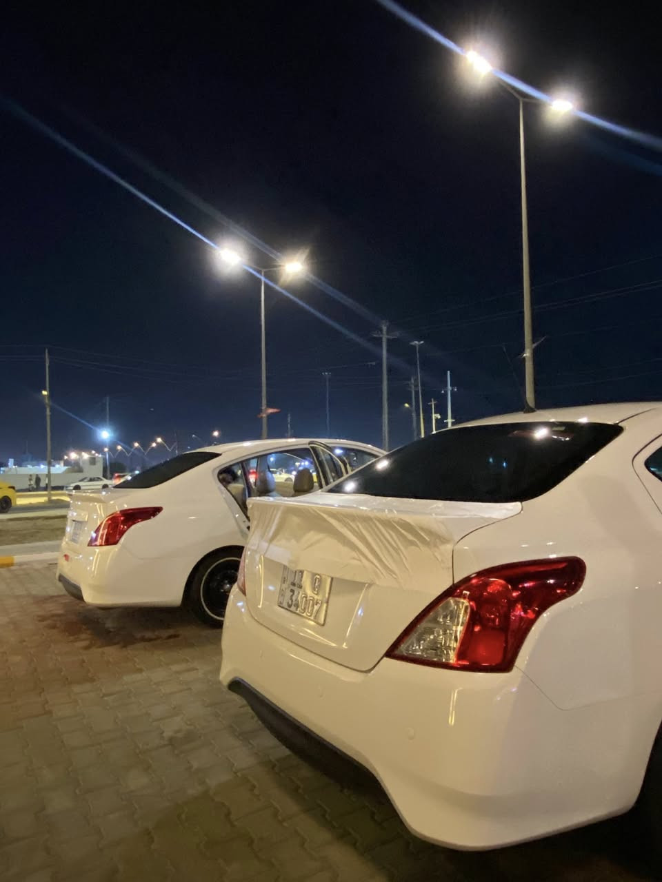 السلام عليكم
نيسان سني 2023 هندي اصل بليته زركه

السياره كفاله عامه  بعدها بفالبون الشركه وضع الشركه فقط بارد بسيط باب السايق

ماشيه ٣٠ الف استخدام شخصي ممشتغله تكسي ابد

رقم بغداد بسمي شخصيا

دوشمه عامه كشنات وارضيه وسفاري 

مكاني كوت داموك

‭٠٧٧٢ ٥٠٥ ٣٥٥٤‬
