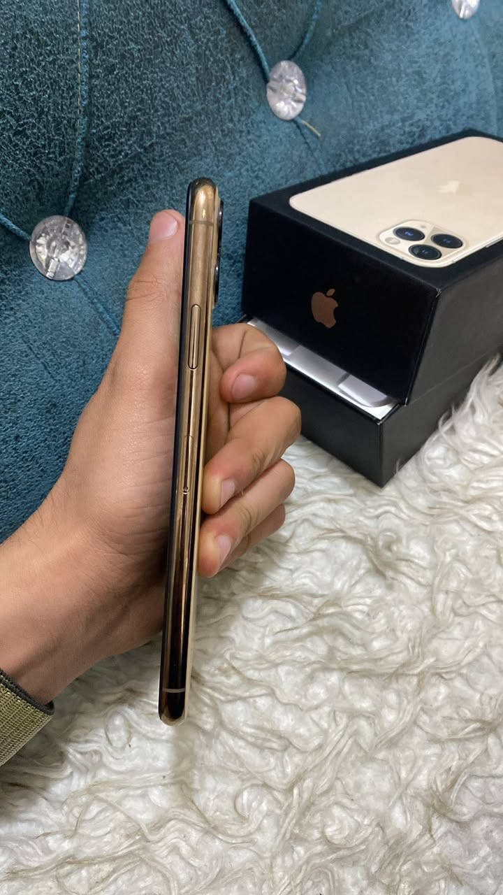 السلام عليكم 
للبيع ايفون 11 برو ماكس شرق اوسط
ذاكرة 256 وبطارية 92 بلادية لان الجهاز جان مضموم لا مبدل ولا معلاية فقط مبدل شاشة فقط 
الفيس ايدي شغال طبيعي كلشي مابي 
مكاني بغداد جميلة 
رقم: ***********
