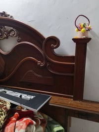 جرباية نفرين • ميز تواليت • كومديات
