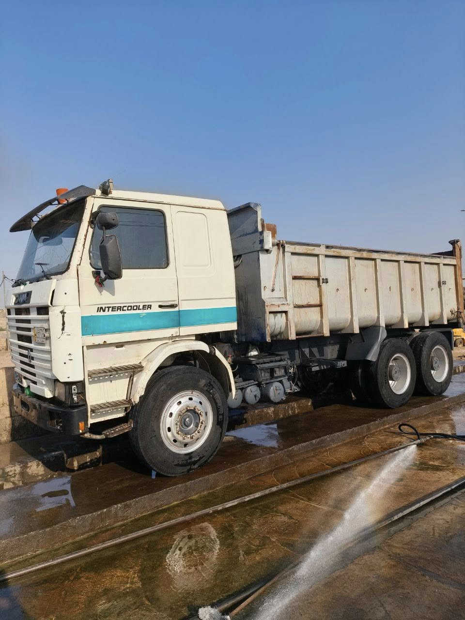 سلام عليكم سكانيه للبيع /113/موديل 91  مكفوله كفاله عامه كهربائيات كله شغاله تبريد  تخم تاير كير 5/5  محرك وكير جدد مجموعه كتر 19 رقم بصره / المكان واسط نعمانيه / ***********
