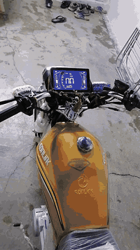 دراجه للبيع ٥ تيام طالعه سفر سعر ٧٥٠ تحياتي للجميع ***********
