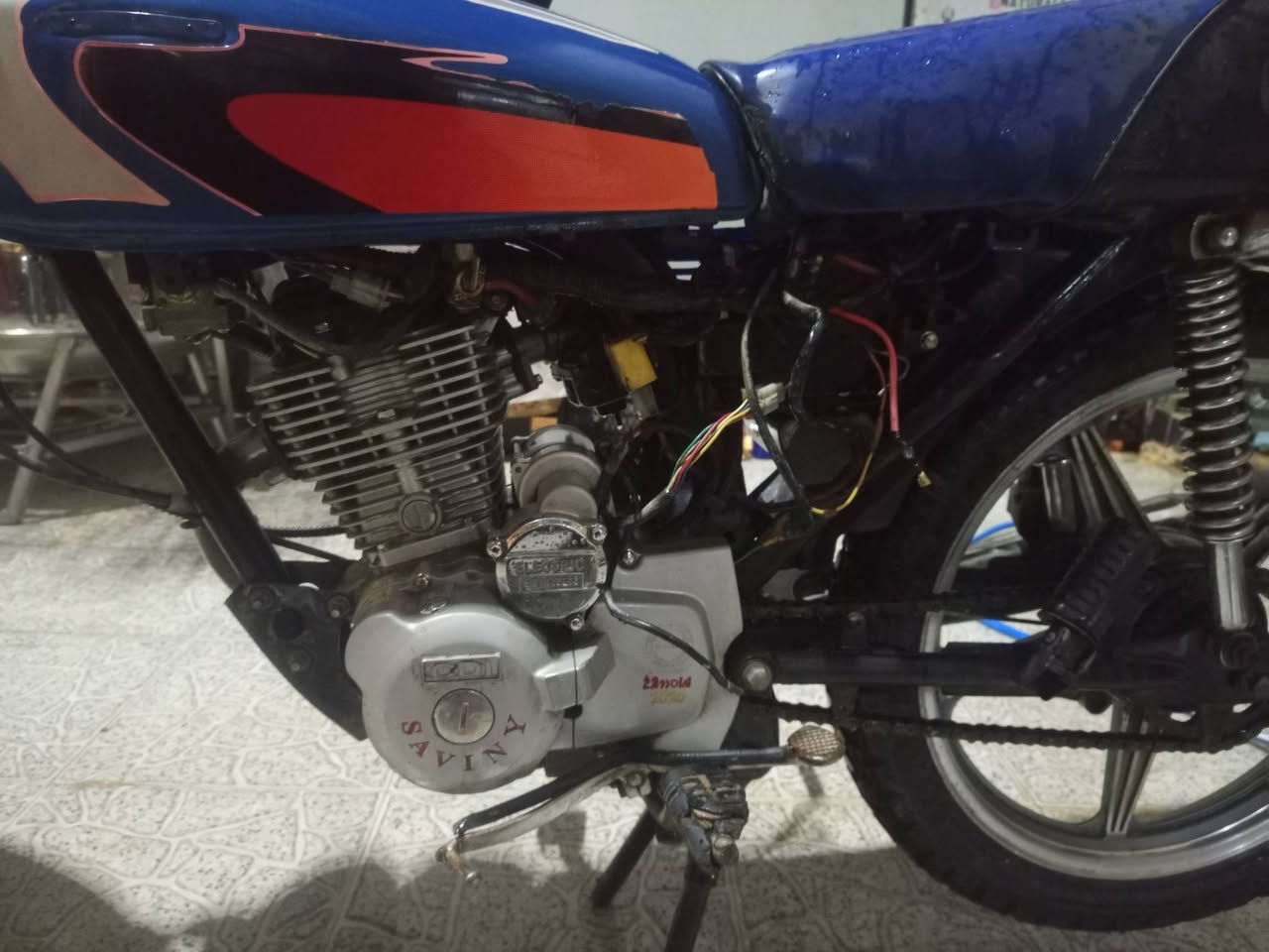 السلام عليكم دراجة سيفان موديل 20 باب اول  دراجة كلها شغالة نقصها كهربائيات مفتوحة هندر واحد وشرط السلف بس ترتب كهرباء وكلا شغال تايرات جوابة جديد سعرها 250 وانزلك منها حك الكهرباء  مكاني تكريت ديوم 
***********
