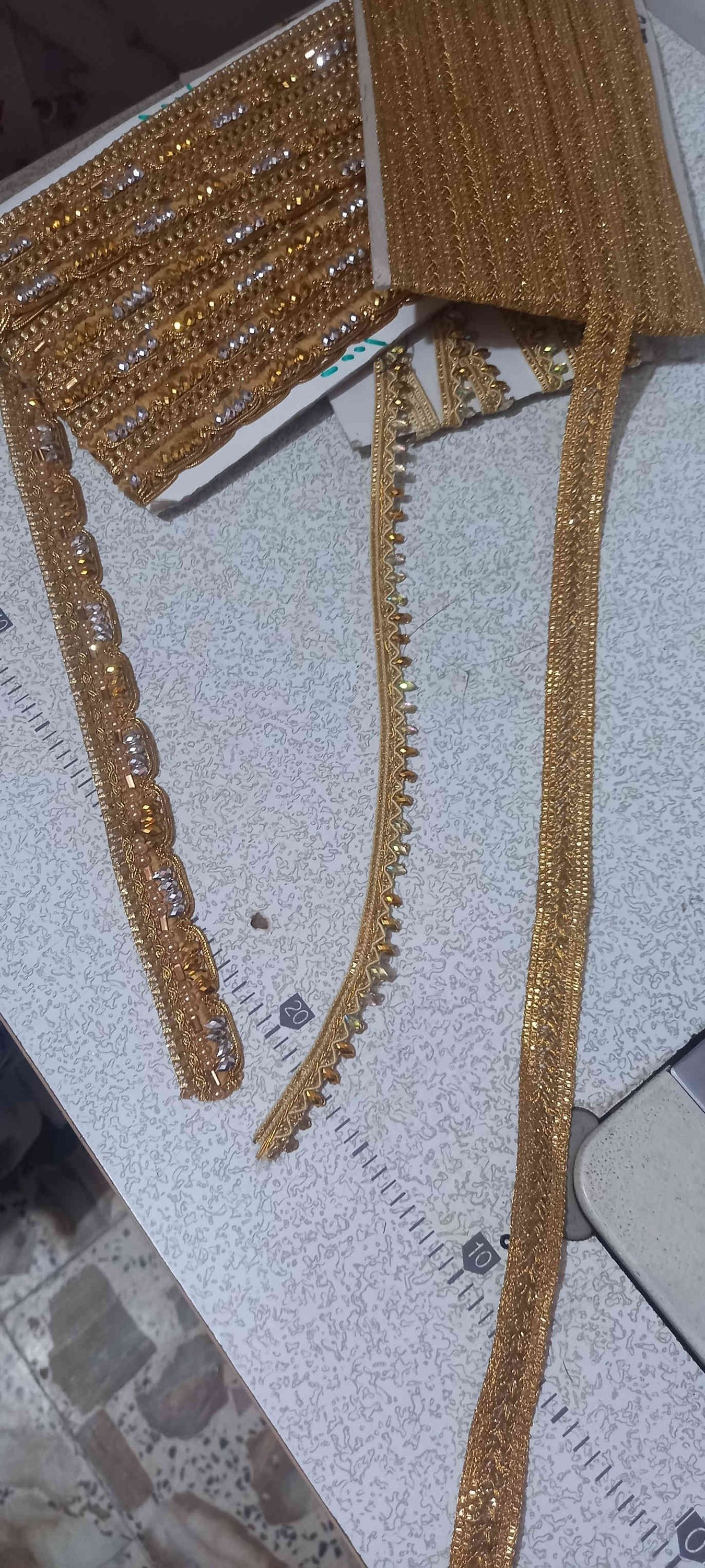 لوازم خياطه للبيع بسعر مناسب للتواصل ***********
