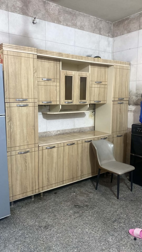 كاونتر خشب hdf نضيف جدا اريد ابيعه لان راح انتقل لغير بيت وميرهم عندي سعرة 350 بي مجال بسيط عنوان بغداد حي الجهاد ***********
