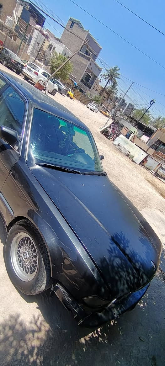 السلام عليكم
BMW 730 1992 
 بأسمي تحويل مباشر 
مكينه 30 مفتوح 
تبريد ويه السويج منظومه جديده كامله 
تخم تاير جديد ويل كب خليه بلادي
حداديه جديده
دبل جام 
دبل ايرباك 
دبل جكمجه 
غرفه جلد اسود كشنات ميكانيك 
سياره كلش حلوه ماتعبك
نقصها دعاميات 
الگشركدامك 
سعرها 40 ورقه 
مكاني بغداد الاسكان أو الاعظمية 
***********
