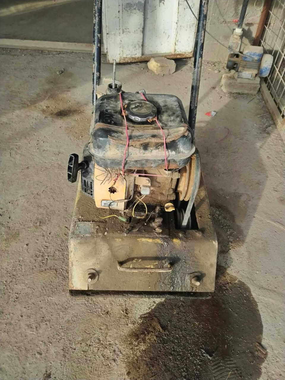حادله للبيع مكاني دبله سعر ٢٥٠وبيها مجال بسيط اي استفسار خاص شغاله على فحص


**إذا كنت صاحب هذا الإعلان وتريد حذفه لأي سبب، رجاءا أرسل رسالة إلى الدعم الفني**