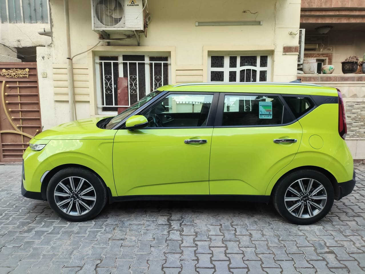 السلام عليكم
كيا سول خليجي 2020
السيارة سعرها 165 ورقة وبيها مجال بسيط حك الجية مو اكثر رجاء 
وكالة الدولية العراقية
كلش نظيفة ومرتبة وجاهزة من كل شي بدون اي نقص اخت الجديده ومحافظ عليها 
السيارة صيانتها كلها يم الدوليه وعندي اوراق الصيانة
وملتزم بجدول الصيانة الدورية
جددت الرقم والسنوية لحد 2031 وباسمي
لونها اخضر مميز بالسنوية اخضر غير محدد
السيارة مكفولة من كل شي .. بيها بارد بسيط جدا اثر خدش جاملغ وباب مرفق بالسونار
ماشية 58000 وكسور 
مكاني بغداد الحرية او العلاوي 
***********
