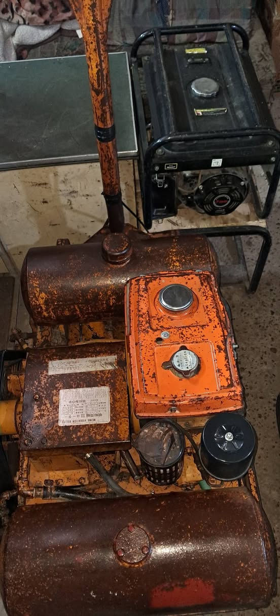 حادله صنع ياباني
نوع ساكاي 

محرك نوع كابوتا ياباني

الوزن ٧٠٠ كيلو 

الوزن الفعلي مع الهزاز طن و١٠٠كيلو 

عرض الروله ٦٠ سانتيم 

عرض الحادله كامله ٧٠ سانتيم 

    ••••••••••••

هزاز شغل مكينه شغاله فول اي نقص مابيها 

قماجي مسير +هزاز جديد قوايش جديده 

                        ____________________.   ________

#السعر١٨ورقه_قفل

العنوان بغداد ساحة الطيران شارع النضال 

الفرع الثاني مقابل كنيسة الارمن 

*******

#مكتب_الماهر

للاستفسار اكثر اتصل على الرقم 

***********

او مراسلتنا واتساب 

@الجميع
