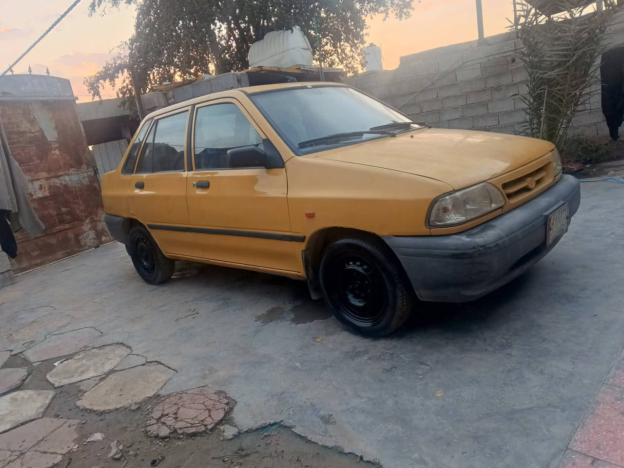 سلام عليكم ورحمة الله سايبه  موديل 13 كير ومحرك وشواصي وحداديه وتخم تاير تبريد  كله مكفول  موديل 13. اذا مو نفس الصور  والحجي اني خصار سياره رقم بغداد. السعر  22 ورقه  مكاني بغداد سلمان باك الي مو شراي لا يخابرني  ماعرف شكد عليها هيه او غرمات رحد ادكها  بل هيه الكيت النظام  متوقف انه روح شوف شكد عليها. عنوانه بغداد سلمان باك شرط مكاتبه مروريه الن اني متكتب مروري عبالي حولها بسمي  كلولي ينكطع الراتب مال رعايه السعر22ورقه موديل 13 )))))  ***********
