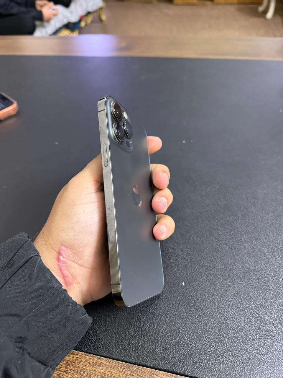 آيفون/13:برو ماكس واحد عله واحد جهاز شخط مآبي ولا مبدل بي شي جهاز جديد بطاريه/77جهاز قفل 650جهاز غراضه كله موجوده جهاز اذا مفتوح تاخذه بلاش /مكان بغداد/رقم ***********
