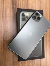 أيفون 11 برو ماكس زيتوني  ذاكره 256  النموذج M بطارية 78 الاصلية  كامل...