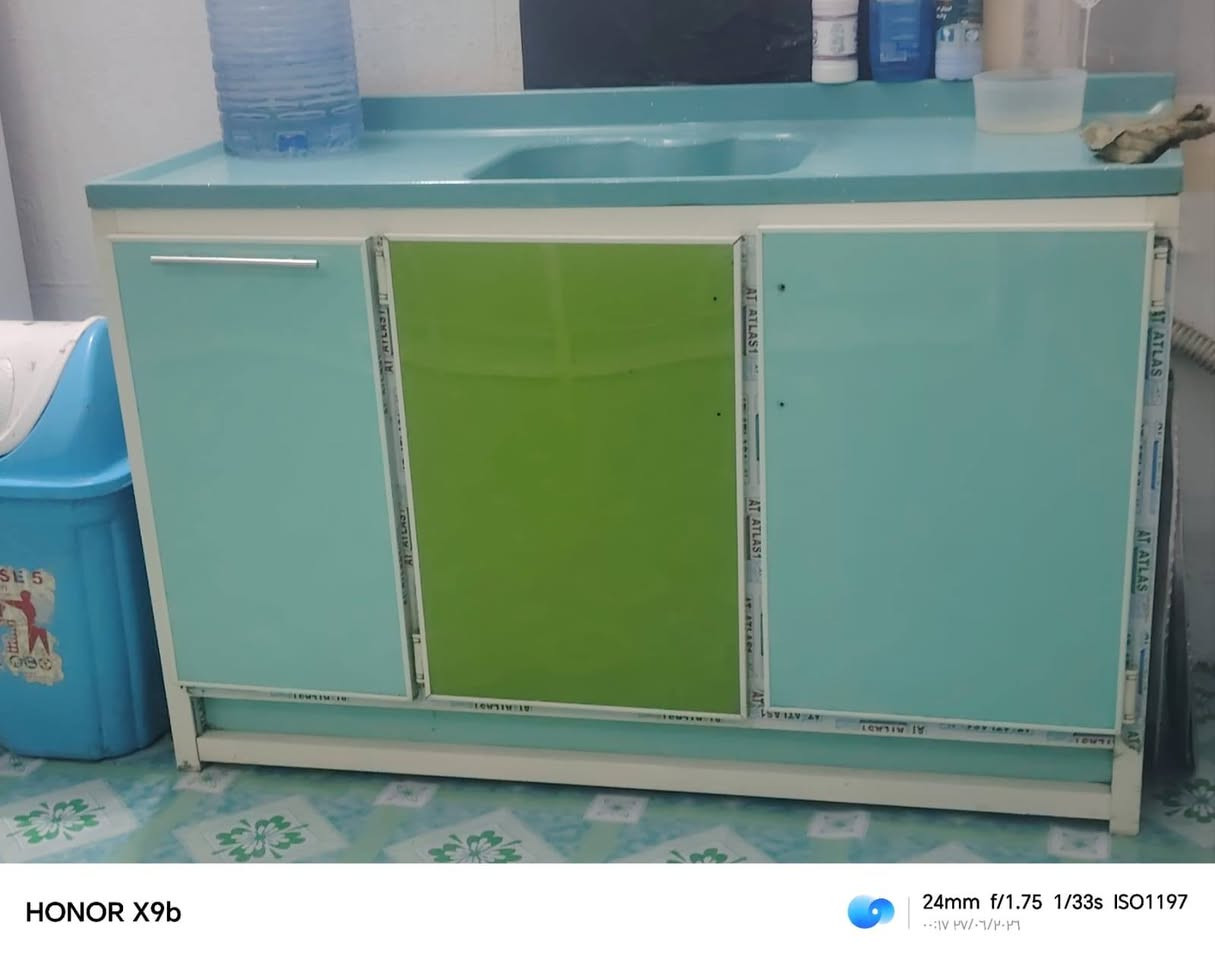 سلام عليكم كاونتر للبيع المنيوم ٣ قطع سنك مرمر نضافه كدام عينك واضحه رايدي ب ٥٠٠ مكان مدائن جرف النداف قرب بسمايه الرقم ***********
