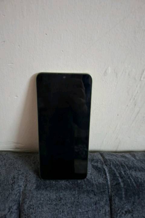 جهاز ريدمي c14 مستعمل شهر واحد للبيع 
مع كيبل تايبسي فقط  من دون باكيت 