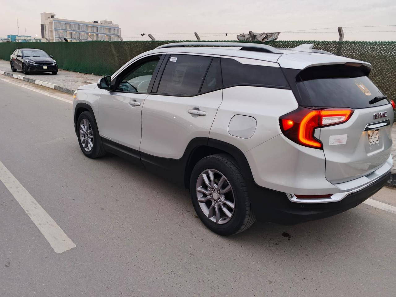 🚙 للبيع او مراوس  جمسي تيران -2022   GMC Terrain SLT
📍الموقع بصره معقل سعرها( 150 $ )
المحرك 1.5 لتر تيربو - اقتصادي وقوي 
المسافة المقطوعة: 34 
نظام الدفع : أمامي 
اهم الموصفات:
✅️ مقاعد جلد وكهرباء مع ذاكرة لمقعد لسائق 
✅️تدفئه للمقاعد الأمامية ومقود للقيادة 
✅️ شاشة 8 إنج تدعم  Apple carplay ✅️وAndroid+Auto 
✅️ نظام  صوت Bose ®️ ب 7 سماعات 
✅️ تشغيل عن بعد + بصمه جميع الأبواب 
✅️ رادار أمامي وجانبي _ حزمة أمان GMC pro
✅️كاميرا خلفيه HD دوارة +حساسات 
✅️ إضاءة LED أمامية وخلفيه +عجلات 18انج 
✅️ تحكم مزدوج بالمناخ +تبريد خلفي 
✅️ رقم فحص مؤقت .تترقم جميع المحافظات 
✅️ الضرر جاملغ أمامي ورصعات بالجاملغات الخلفيه والأبواب وفعصه صغيره بالقماره ( صبغ عام درجه اولى)
صور الحادث ورقم الشاصي مرفقه .
🚙 
سيارة تجمع بين الفخامة، والتكنولوجيا ، والا عتمادية _جاهزه للمعاينه


**إذا كنت صاحب هذا الإعلان وتريد حذفه لأي سبب، رجاءا أرسل رسالة إلى الدعم الفني**