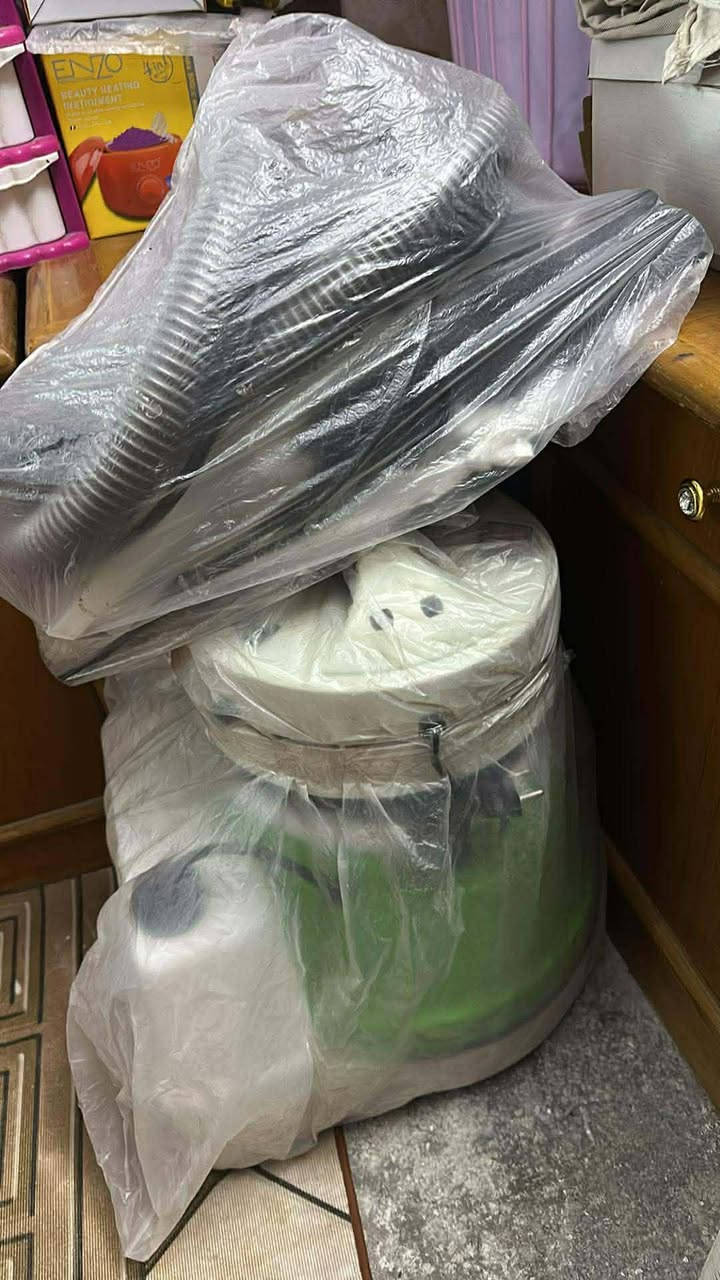 السلام عليكم مكنسة كهربائية و مصفية هواء من الاتربة دبل فلتر و تستعمل للغسيل الستائر والارضيات و الكاربتات بالزاهي و البخار مع ضمان 3 سنوات ملف نحاس اصلي سعر الجديدة 280 و هاي رايدها ب150 و بيها مجال بسيط مكاني بغداد مصفى الدورة رقمي *********** خاص مسدود فقط اتصال للعلم اني مكلف بالنشر و المكنسة جديدة ممشتغلة بس مرتين
