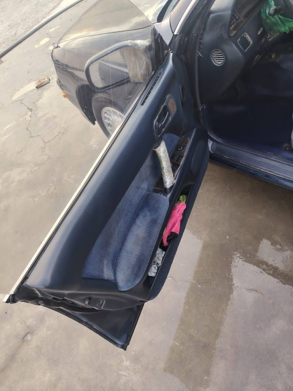 سياره كراون مكفوله السعر 47$$***********
