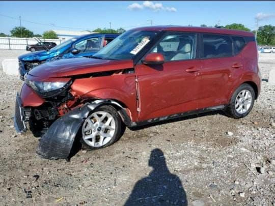 سلام عليكم 
كيا صول موديل 2025  ماشية 3800 مايل يعني زيرو السيارة موعد وصول الى ميناء ام قصر في  البصرة يوم 12/2 السيارة على وضع الصور بدون تصليح وبدون گمرك وبدون رقم سعرها على وضع الصور 112 ورقة يعني شدة و 12 ورقة بأمكان المشتري يدخلها بكتاب شهداء او يدخلها حرة 
للاستفسار الاتصال على الرقم *********** يتوفر واتساب
