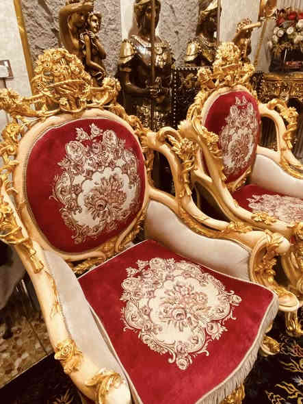 تخم زان مصري درجة أولى خشب روماني احمر مطعم ورق ذهب حفر ١٠ مقاعد ضخم***********
