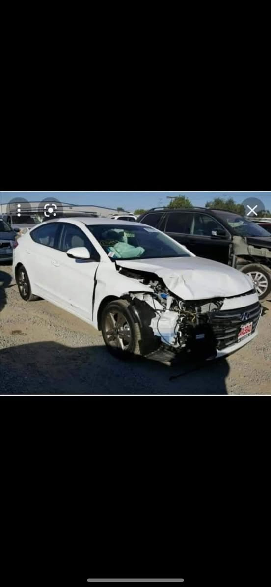 السلام عليكم ورحمة الله وبركاته 
الالنترا موديل 2018 وارد امريكي ضربتها موضحة بالصورة سيارة ماشيه 76 الف حقيقي 
السعر 128 
*********** 
مامتواجد على الماسنجر بس على الرقم
