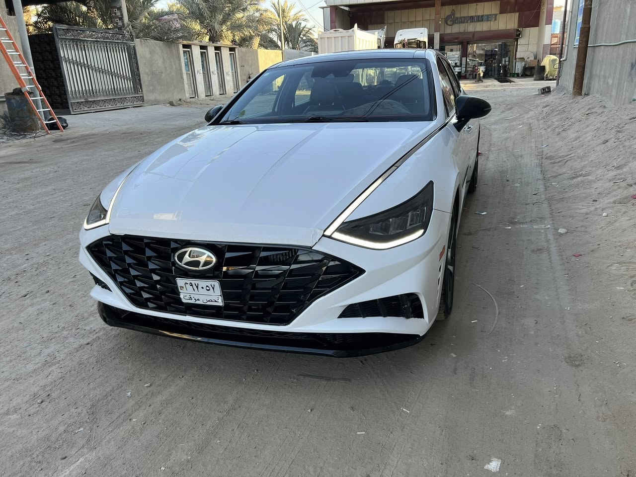 سوناتا 23 فول مواصفات
حره بدون رقم حادث بسيط جداً 
 ابيض صدفي
مدفوع كمرك على الجديد باقي بس الرقم

حادث بسيط بدووون ايرباك
تبديل قطعه واحده بنيد فقط
 و تصليح فول
محرك 1.6 تيربو
ماشي 52
مواصفات كثيرة ما تنعد

البصرة
السعر 178
للاستفسار 
***********
