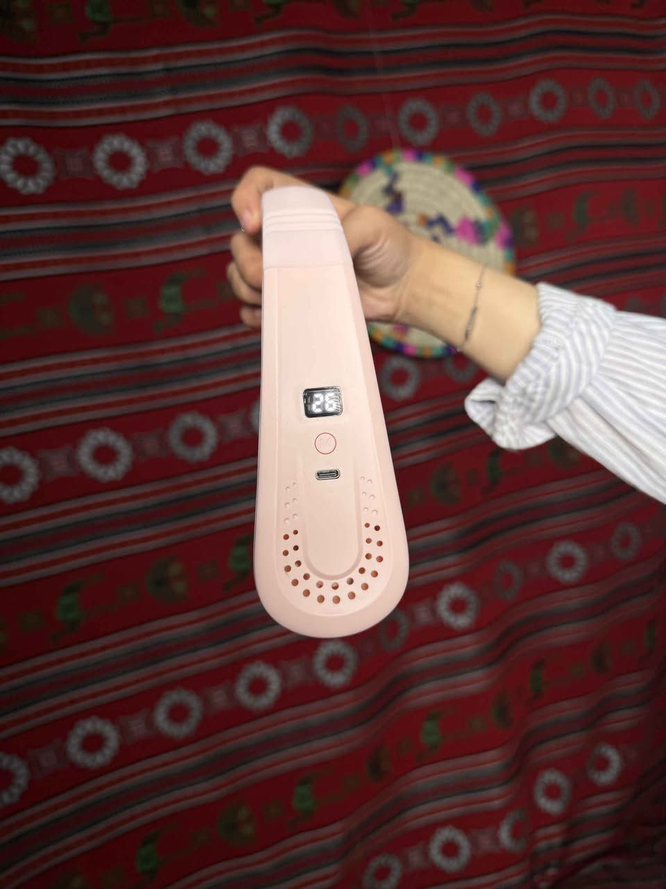 مروحة رقبة معلّقة (Hanging Neck Fan) 
.خفيفة ومريحة للارتداء

.عدة مستويات للهواء

.بطارية قابلة للشحن USB

مروحة رقبة محمولة بدون شفرات.

كيبل شحن USB.

دليل الاستخدام.

مفك
يتوفر لدينا خدمة توصيل لجميع المحافظات 🚗🚗 بغداد, العراق


**إذا كنت صاحب هذا الإعلان وتريد حذفه لأي سبب، رجاءا أرسل رسالة إلى الدعم الفني**