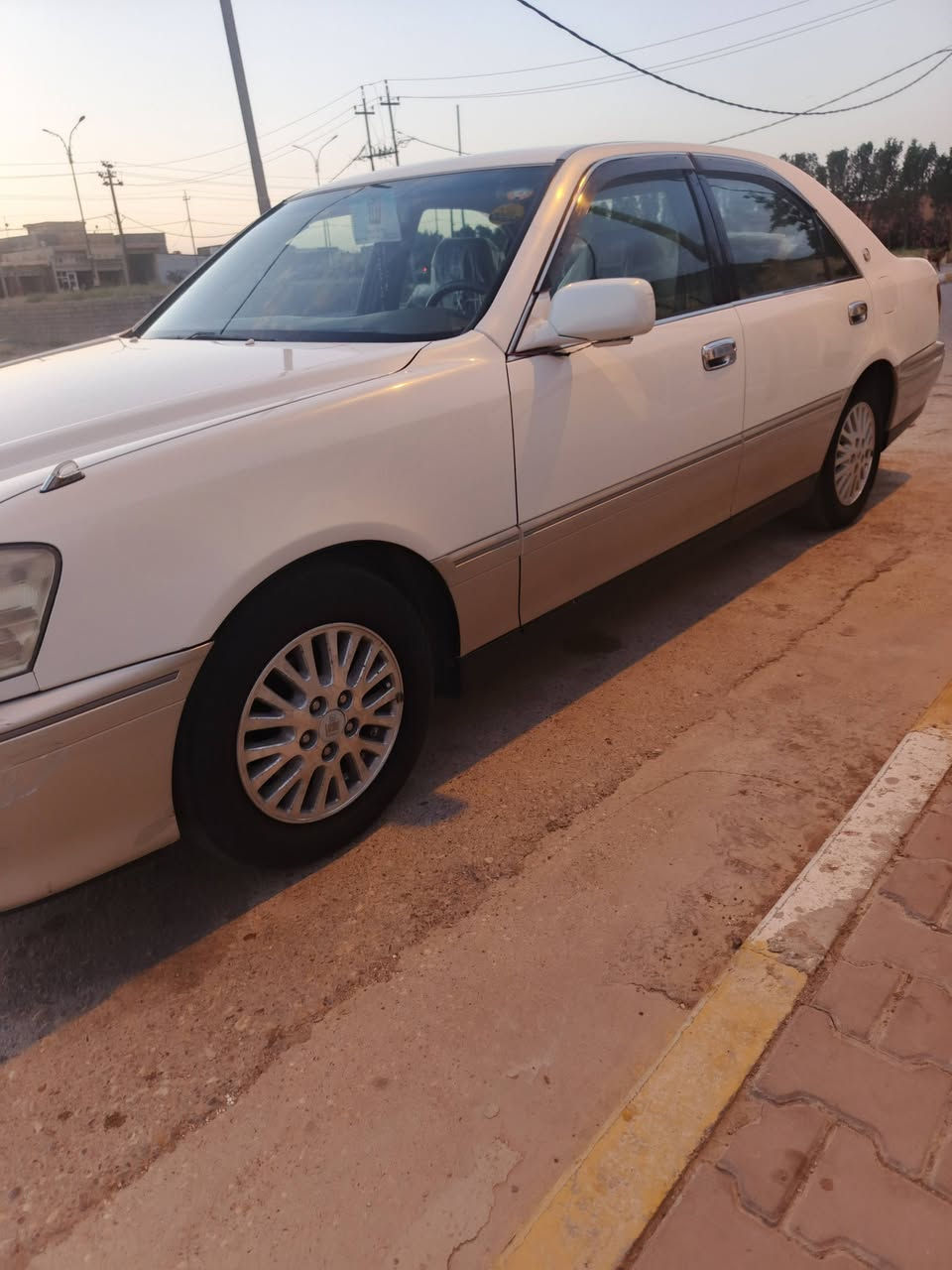 ملكه مديل 2002 متومه سليمانيه كير ومكينه وتبريد مكفولات بيهه كصه جنطه فقط ترايك وين يعجبك لسنويه لل ٢٨ عنوان واسط *********** سعر ٢٩ وبيهه مجال سياره جديده احله من صوره
