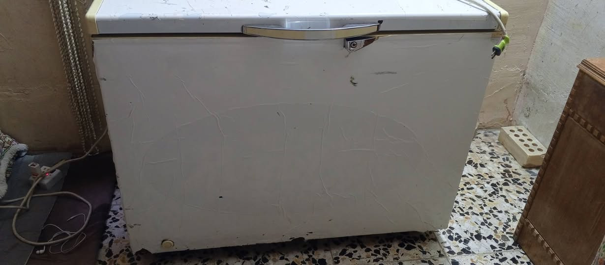 مجمده 12 قدم النضافة 60 من% السعر 150 وبيهه مجال قليل ***********
