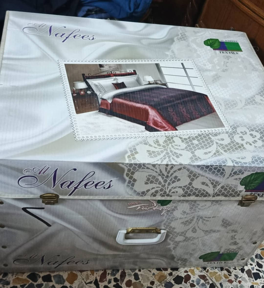 غراض نظيفة للبيع المكان الكرادة الشرقية ***********
