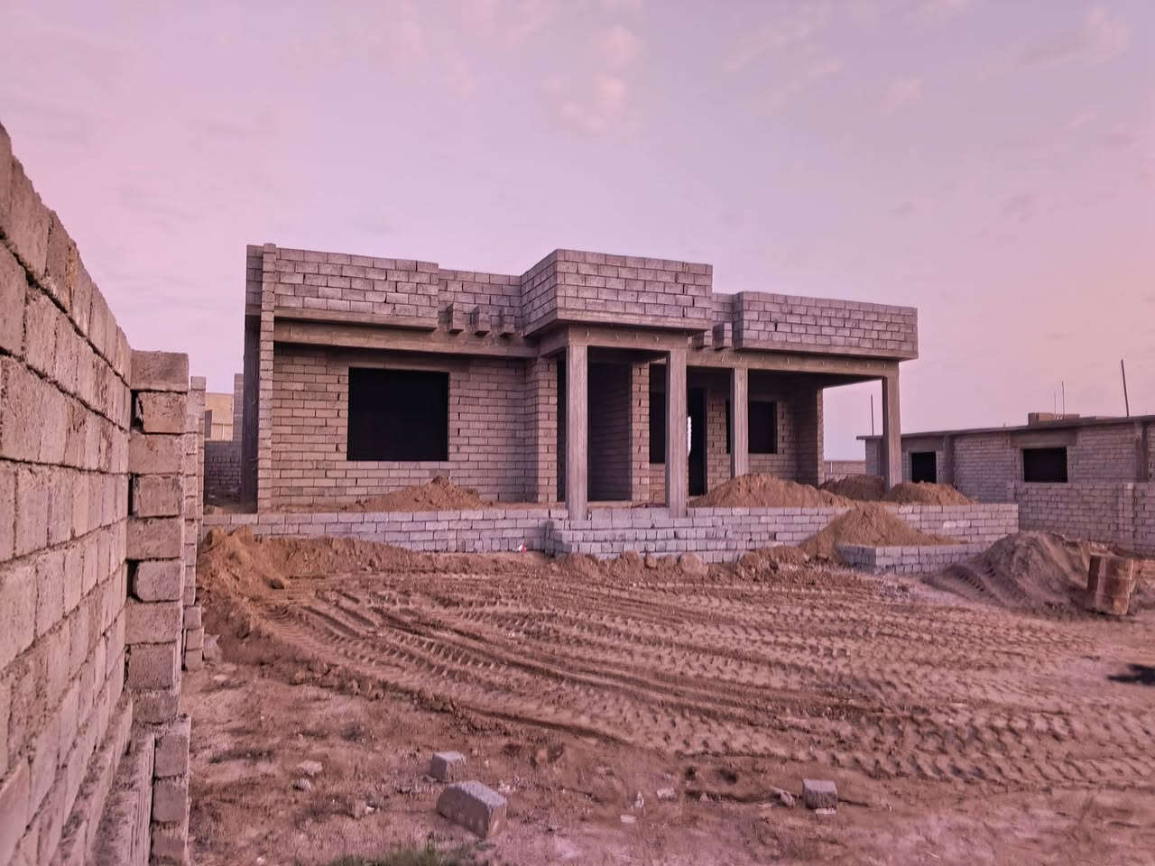 سلام عليكم ورحمه الله وبركاته
هيكل للبيع المساحه 1000.. م..
مخازن + صحيات خارجيات ،،،
واصل ماء + كهرباء .. السعر 45 مليون وبي مجال .. المكان
الشرقاط الجميله.. .. الفليته..
يرهم نقد.. يرهم مده الاستفسار *********** ماهر
