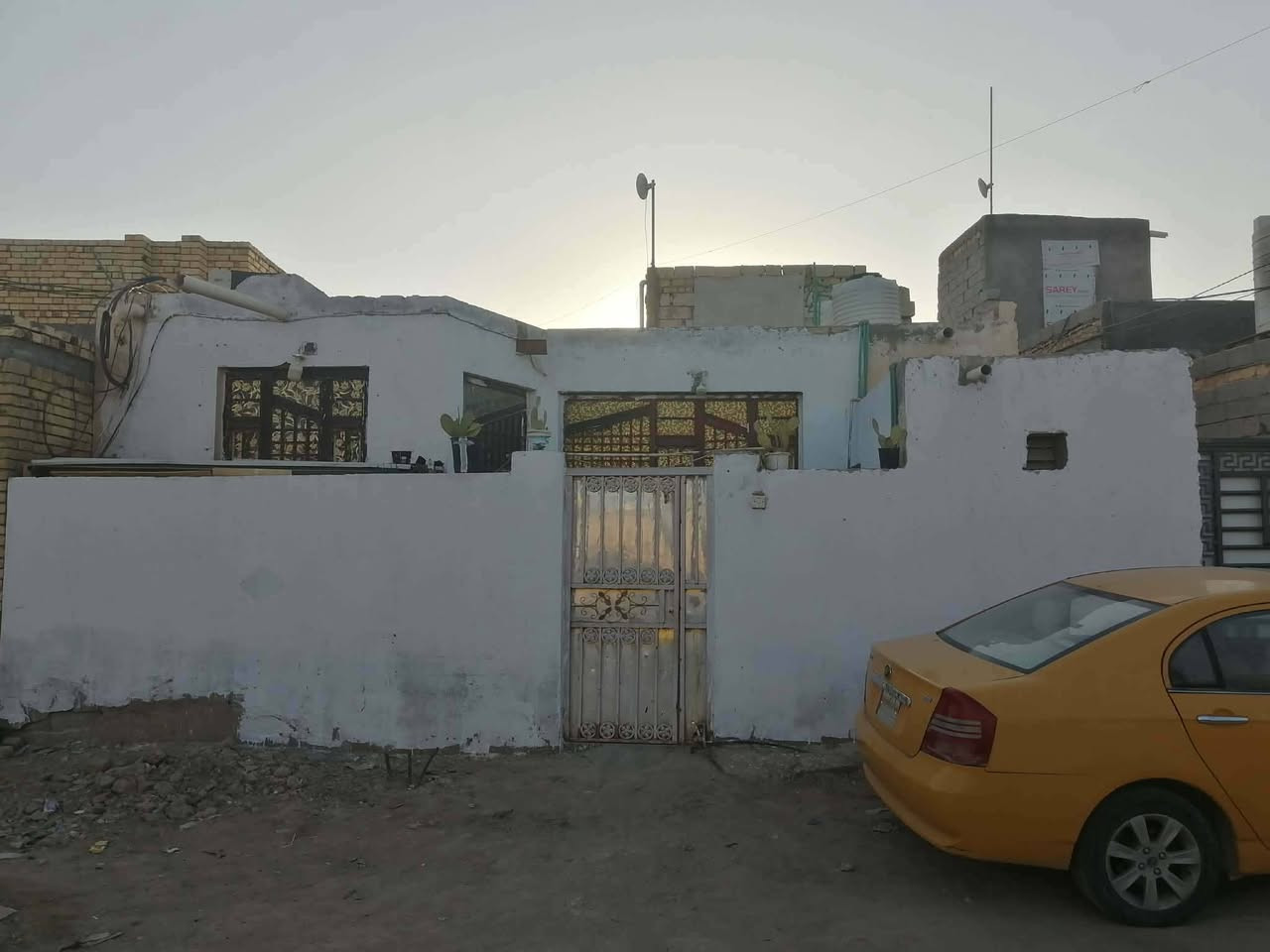 بيت زراعي للبيع بيه وصل تطويب مساحه 100 م بناء طابوك عكاده
غرفه وصاله ومطبخ وديوانيه وحمام داخلي ومنور وحمام وتواليت خارجي وطارمه
ماي كهرباء مجاري متوفر
مدرسه متوفره
وياه تانكيات 2 ام 500
ماطور
كيزر
خط مولد ٢ أمبير
عنوان قرب السجن الإصلاحي بنزله الصيدلية نهايه الشارع السعر ٤٠ وبي مجال 
لتواصل ***********
